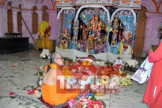 Tripura, Bengal celebrate Maha-Navami with community feasts 